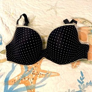 32 G H  Black/white colored bra. Like new  Made by Freya.